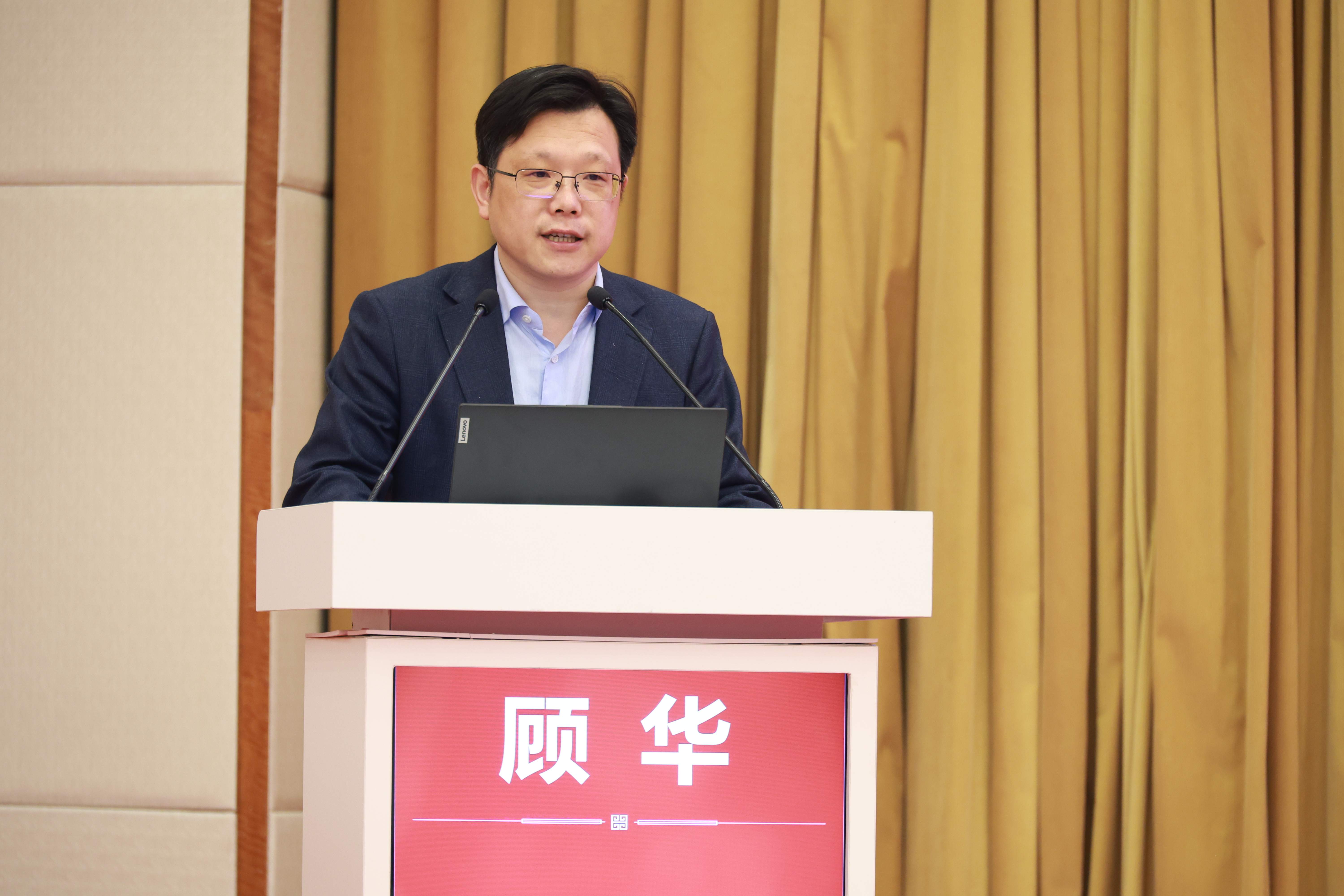 177606363363524132.jpg 顾华书记作报告.JPG